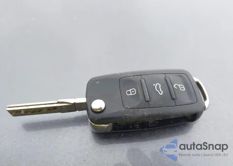 2018 Volkswagen Passat 2.0T R-Line/2.0T S z USA, uszkodzony, nr VIN 1VWAA7A37JC014607